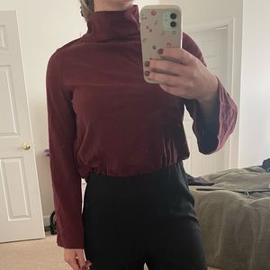 Maroon bell-sleeve cotton turtleneck